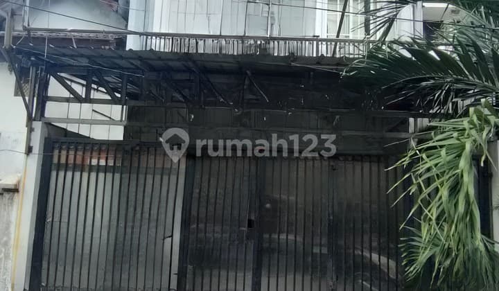 3-Story Shophouse on Jl. East Apron Complex, Kemayoran