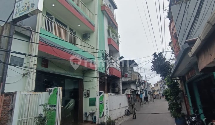 Rumah 3 Lantai di Pademangan Barat Jakarta Utara