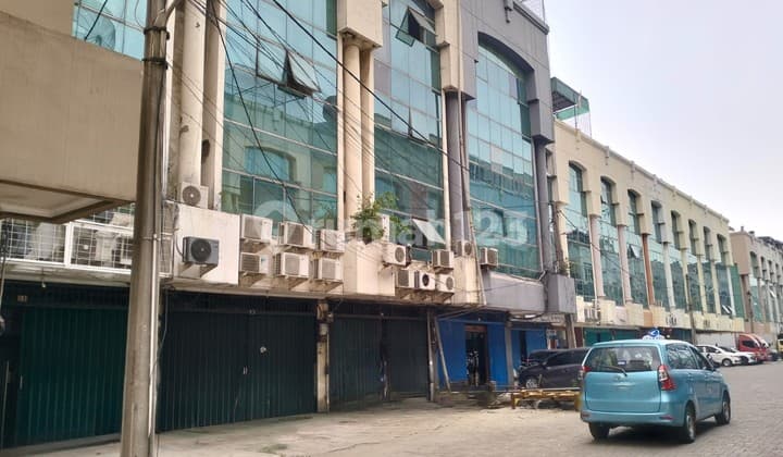 For Sale Shop House in the Royal Sunter Shop House Complex, Jl. South Sunter Lake