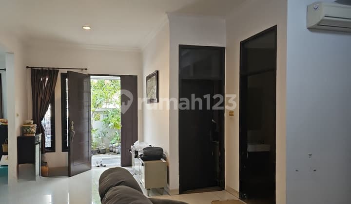 Rumah Strategis di Komplek Intercon Kebon Jeruk Jakarta Barat
