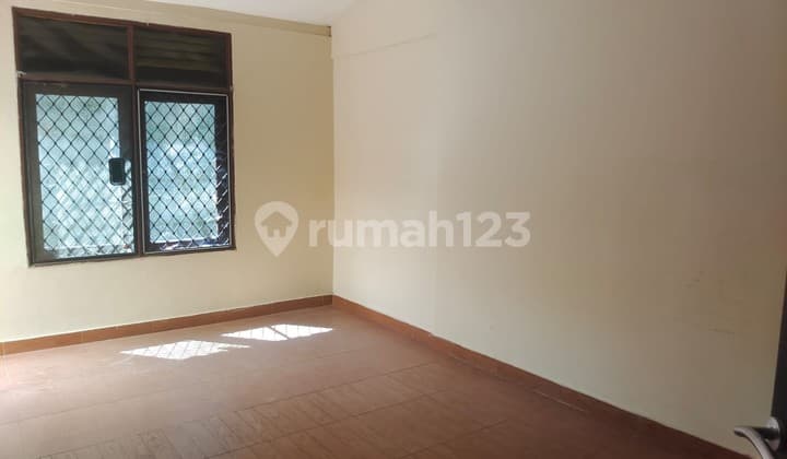 Rumah 2 Lantai di Villa Pamalung, Setu Kota Tangerang Selatan