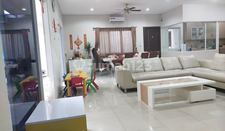 Dijual Rumah 2 Lantai di Jalan P. Tubagus Angke Komplek Grawisa