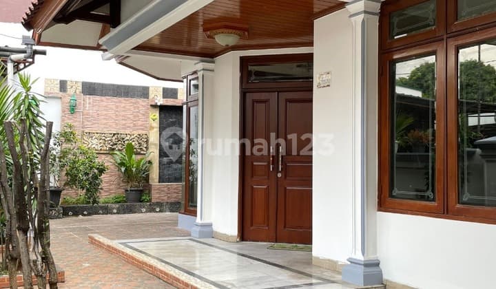 Di Jual Rumah Bagus Dalam Komplek Di Pejaten