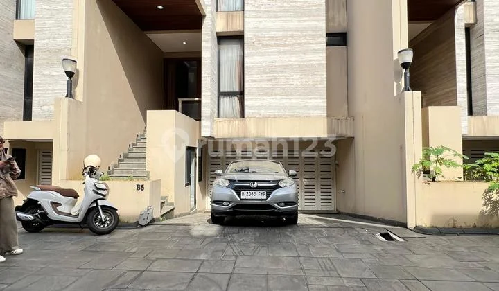 Disewakan Rumah Dalam Komplek di Pejaten