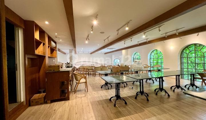 For Quick Sale: Three-Story House in Kebayoran with Elevator, Suitable for Business