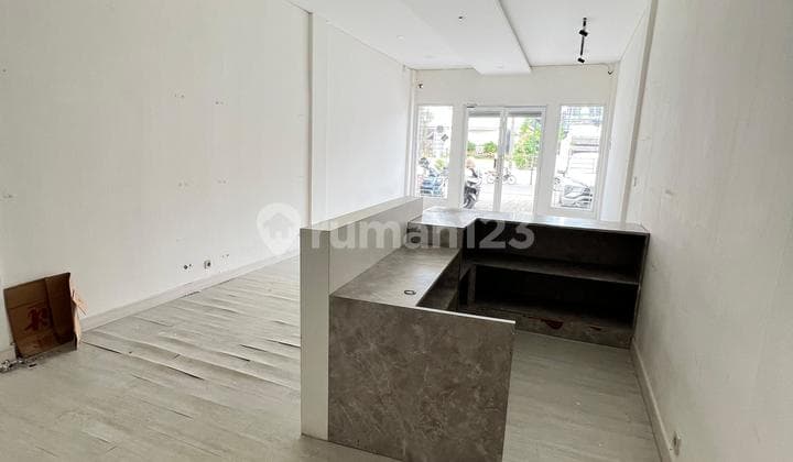 Di Sewakan Ruko Dua Lantai di Kemang