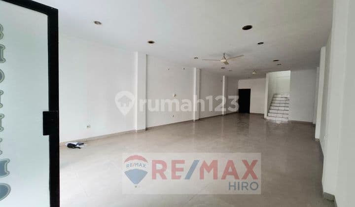 For Sale / For Rent 3.5-Story Shophouse in Galaxy