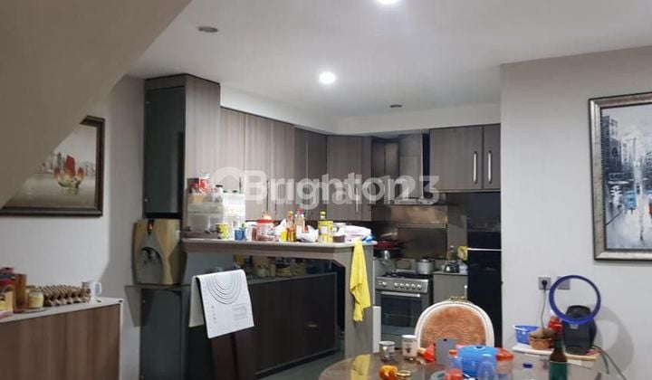 Rumah 2,5 Lt, Jl Mangga Dekat Tanjung Duren,terawat , Strategis Siap Huni