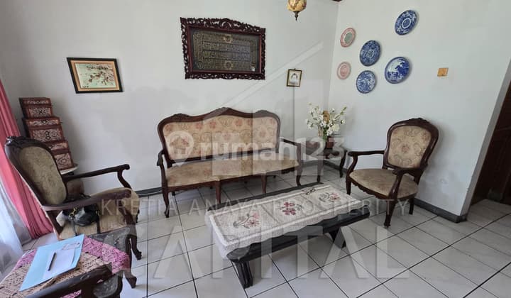 RUMAH ASRI ,HITUNG TANAH POSISI STRATEGIS DI SAYAP SURYA SUMANTRI DEKAT UNIVERSITAS MARANATHA DAN PINTU TOL PASTEUR