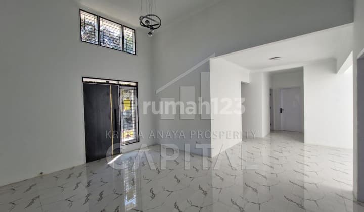 Rumah Hoek Di Kota Baru Parahyangan
