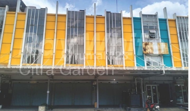 Ruko Gandeng 3 Siap Pakai Ex Kantor Dijual di Lokasi Bebas Banjir