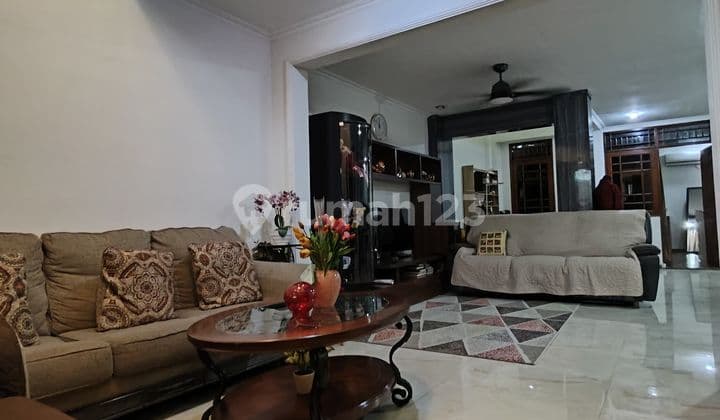 Rumah Benhil Luas 126m2 2,5 Lantai Furnished Hadap Utara Bagus