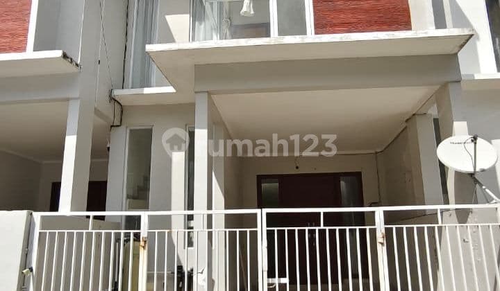 Rumah Minimalis 2 Lantai Berlokasi Mahendradata