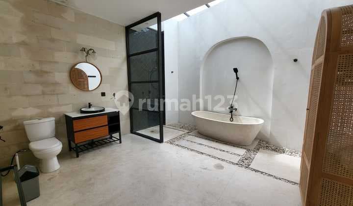 Disewakan Villa Bernuansa Tropical Berlokasi Strategis Pererenan Canggu