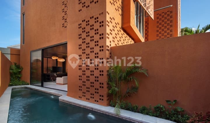 Villa Dengan Nuansa Teracotta Berlokasi Canggu Area.
