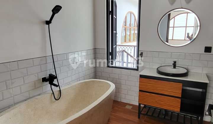 Disewakan Villa Bernuansa Tropical Berlokasi Strategis Pererenan Canggu