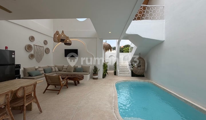 Villa Cantik Aesthetic Design Santorini Berlokasi Pecatu Bali.