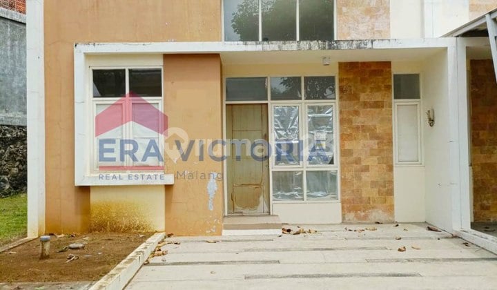 Dijual Rumah Dalam Perumahan Elit, Dekat Exit Tol Kota Malang, Gor Ken Arok, Kantor Pemerintahan Kota, Kawasan Industri. Lokasi Strategis, Row Jalan Lebar, One Gate System