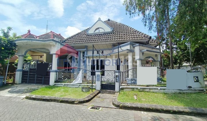 Dijual Rumah Siap Huni Lokasi Strategis Tengah Kota Dekat Pusat Bisnis dan Kuliner Soekarno Hatta, Lingkungan Tenang dan Aman, Security 24 Jam