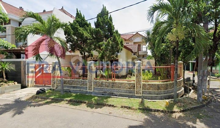 For Sale/Rent: House in a Central Sidoarjo Housing Estate, Located on the Twin Road of the Housing, Hook Position, Near Delta Surya Hospital, Sidoarjo Toll Exit, Lippo Mall.