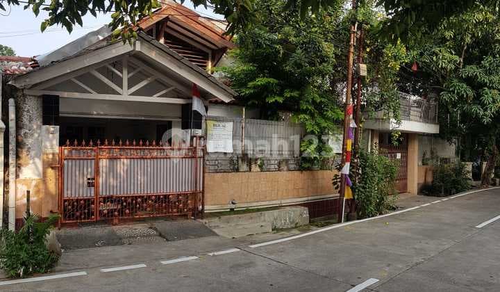 Dijual Rumah Besar Hitung Tanah & Lokasi Strategis Jakarta Pusat (Bend Hilir/Pejompongan)