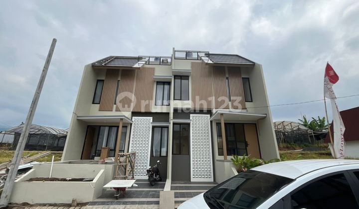 flower garden villa dengan view pegunungan dan city light
