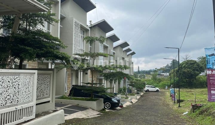 Luxury Villa A Step Away From Jatim Park 2 Batu City