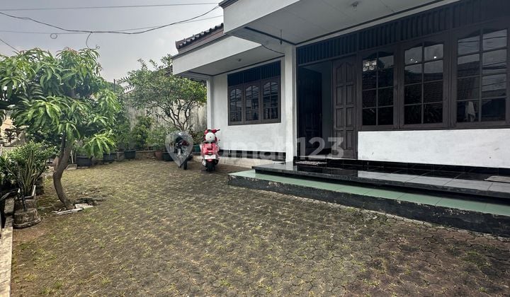 House by Joe Jagakarsa Main Road, Suitable for Restaurant / Boarding House