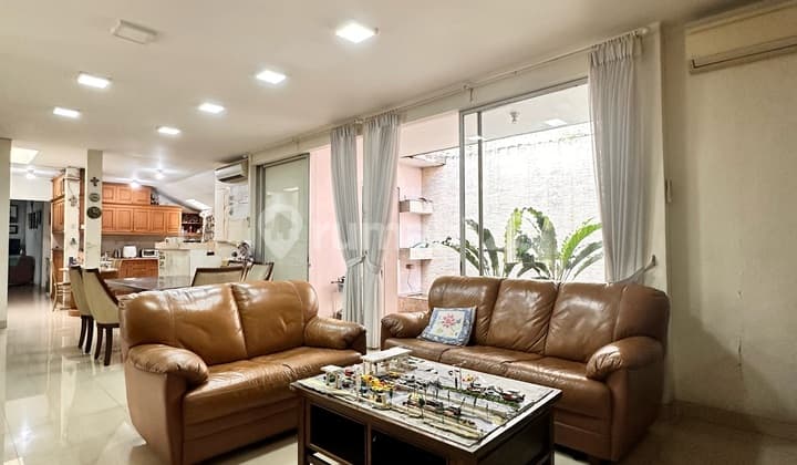 Rumah Cantik Luas 555 di Jalan Pendidikan , Cilandak Barat