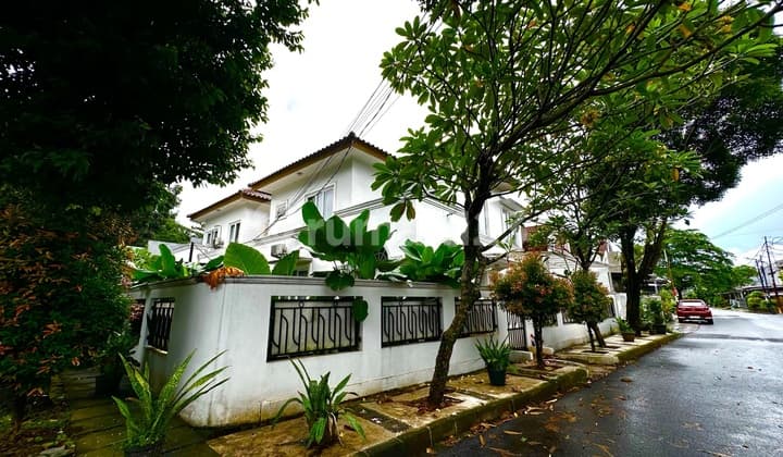 Rumah Cantik Hook Luas 374 di Taman Bona Indah Dekat MRT