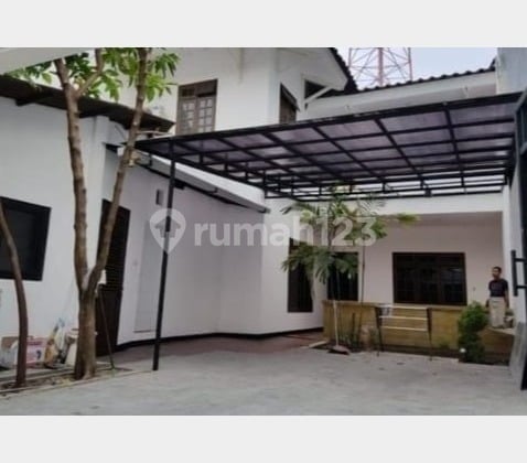 Semi Furnish Rumah 2 Lantai Simpang Darmo Permai Selatan