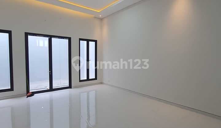 Baru Gress Modern Minimalis Rumah di Fullerton Citraland Utama - 2.5 Lantai