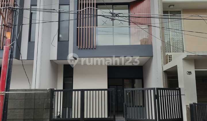 Minimalis Baru Gress Rumah Mulyosari Utara di Surabaya Timur