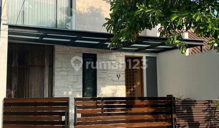 2 Lantai Rumah Araya 2, Minimalis Row Jalan 3 Mobil