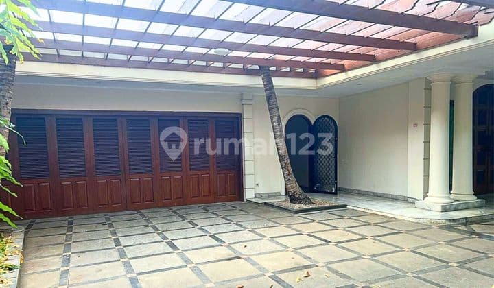 Rumah Mewah Terawat 2 Lantai di Kawasan Elite Menteng