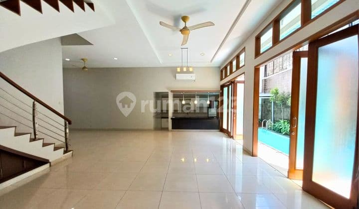 Rumah Cantik Dengan Swimming Pool Di Kebayoran Baru Dekat Senopati