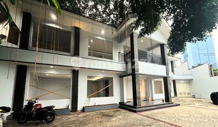 Rumah di Area Menteng, Bisa untuk Rumah atau Kantor, Baru Renovasi