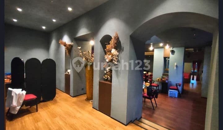 Suitable for Restaurant, Salon, Clinic, etc. in a Strategic Location in Menteng.