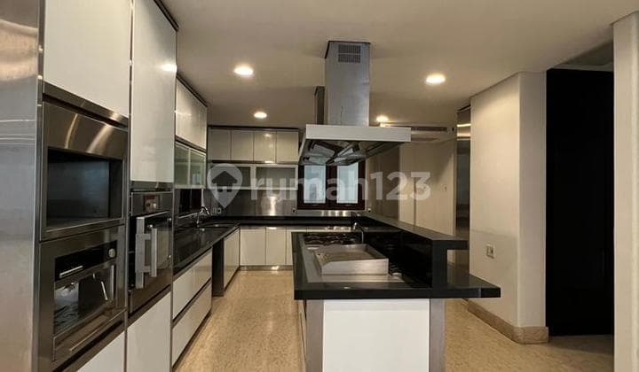 Rumah Mewah Cantik di Simprug Golf Lingkungan Nyaman dan Elite