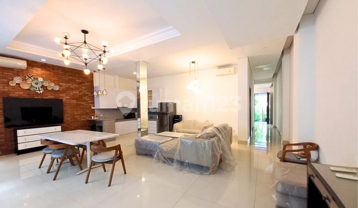 Rumah Modern Dengan Swimming Pool di Menteng CANTIK ASRI TENANG NYAMAN RAPI SIAP HUNI