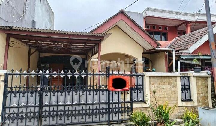 Ready-to-occupy house for sale, good condition and close to the city center, healthcare facilities, strategic and safe location.