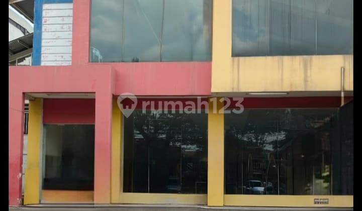 Rent a Ready-to-Use Attached Shophouse Suitable for Warehouse Business