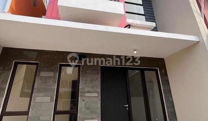 Rumah Di Komplek Harapan Mulya Bekasi