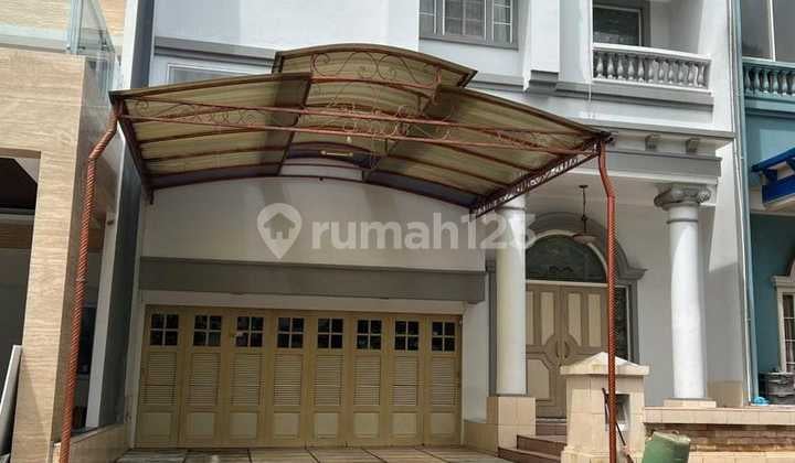 For Rent House in PIK Bukit Golf Mediterania, size 5x15m, fully furnished.