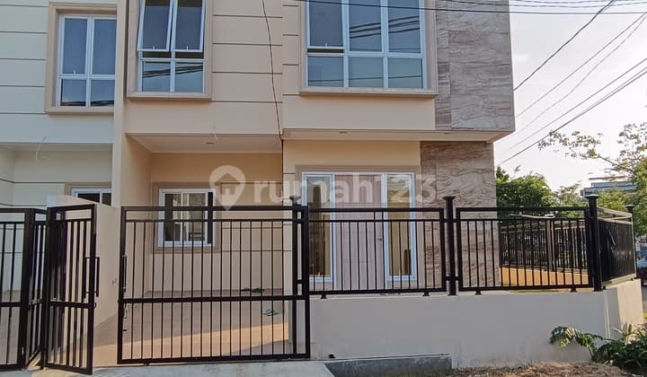 Good Newly Built Hook House with SHM in Sector 7a, Gading Serpong