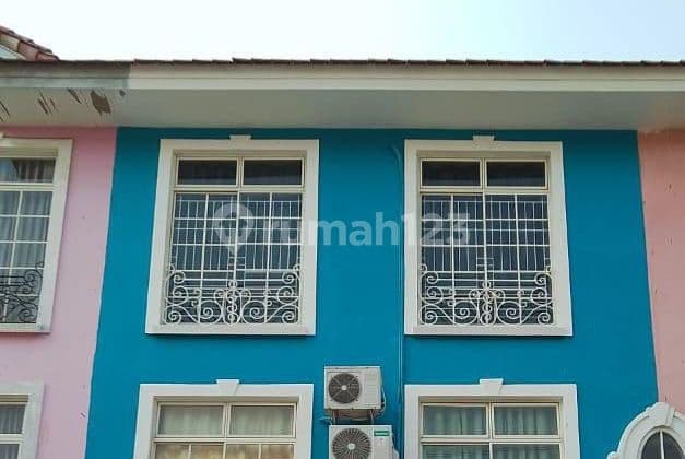 Rumah Town House Full Furnish Di Taman Paris, Jual Hanya Lantai 2 Dan 3