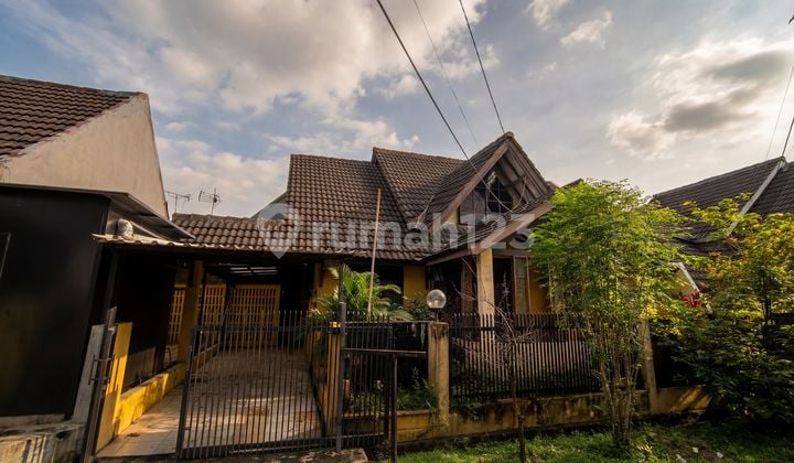 Rumah Besar bisa Dipecah Jadi 3 Rumah di Villa Melati Mas