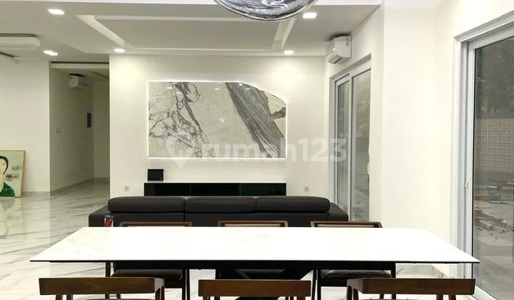 Rumah Furnished Bagus SHM Lippo Cikarang, Cikarang cluster elit emerald mansion