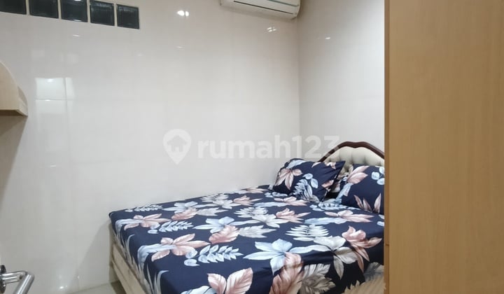 Disewa Rumah Meadow Green, Bougenville Permai, Lippo Cikarang, Cibatu, Cikarang Selatan, Kabupaten Bekasi. Rumah Luas dan Nyaman, Cocok untuk Hunian Keluarga Besar Maupun Investasi.