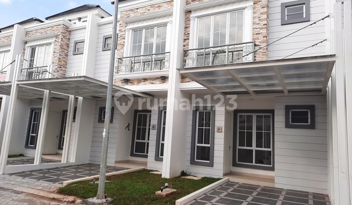 Rumah Siap Huni Dekat Lapangan Golf Jababeka 2 Lantai Shm